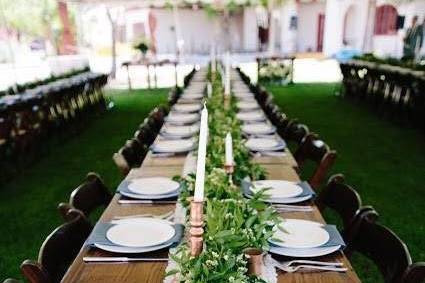Long table setting