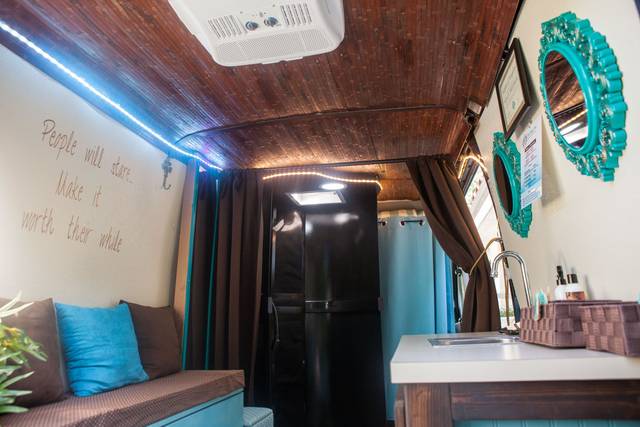 The over-spray reduction booth in mobile salon