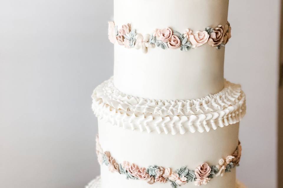 Vintage cake piping