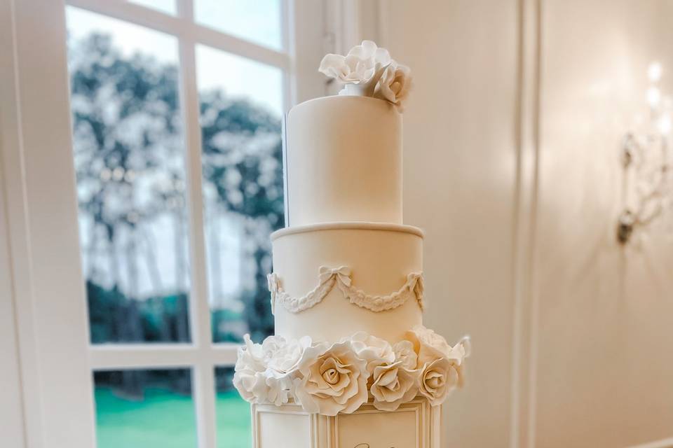 Fondant modern cake