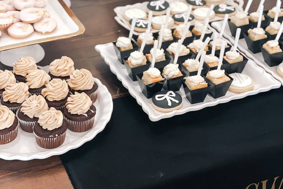 Modern dessert table