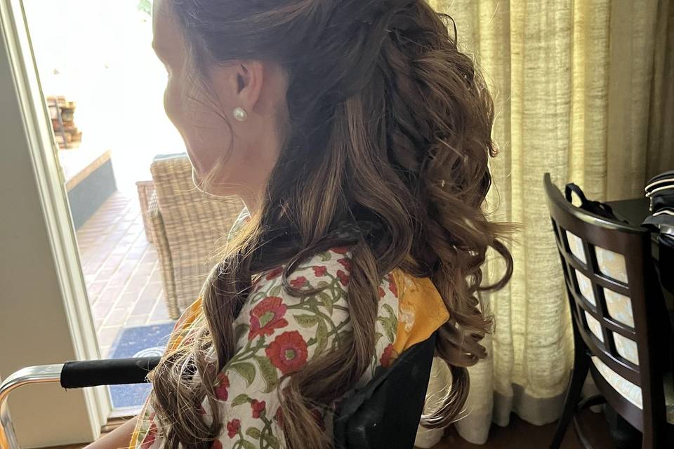 HALF UPDO