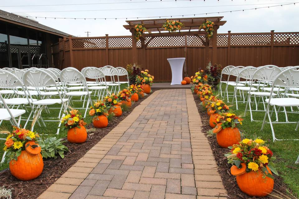 Outdoor courtyard ceremony space
