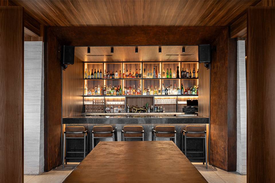Open Concept Dining & Bar