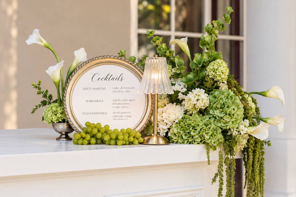 Iconic_Party_Co_Modern_Bar_Floral_Arrangement.jpg