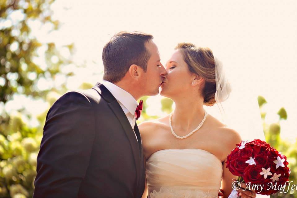 Loving kisses | Photo: sugarsnapps photography