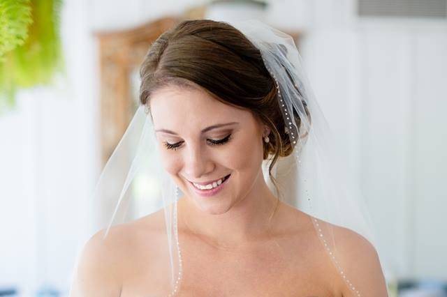 Sweetheart neckline | Photo: the veil wedding photography
