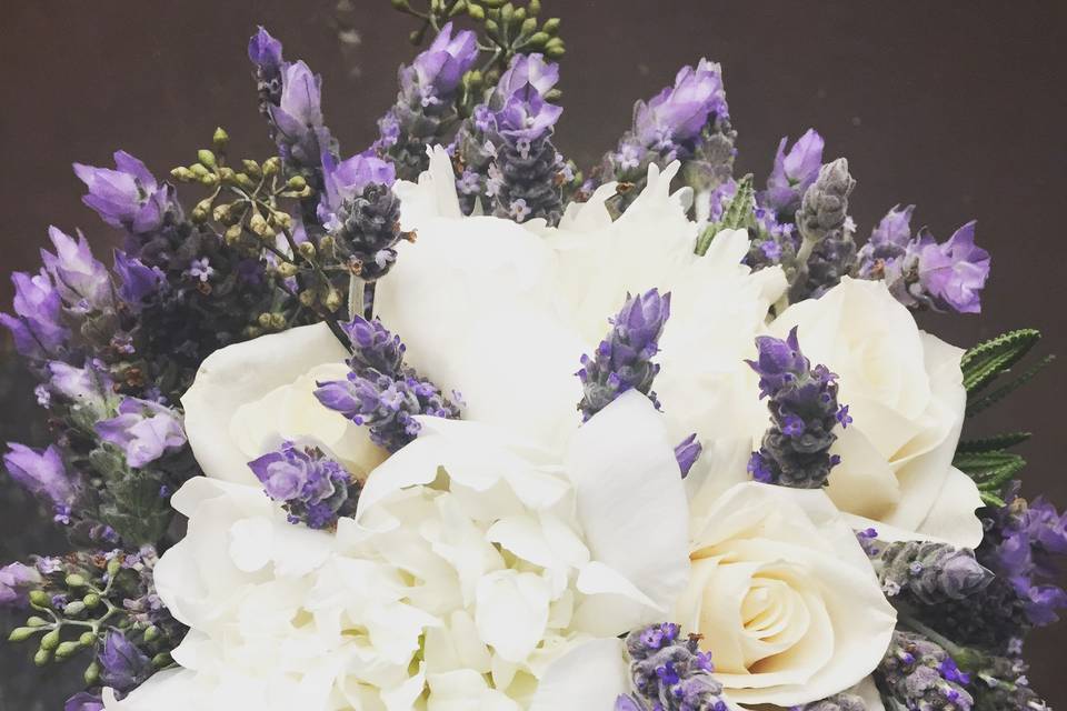White with purple bouquet