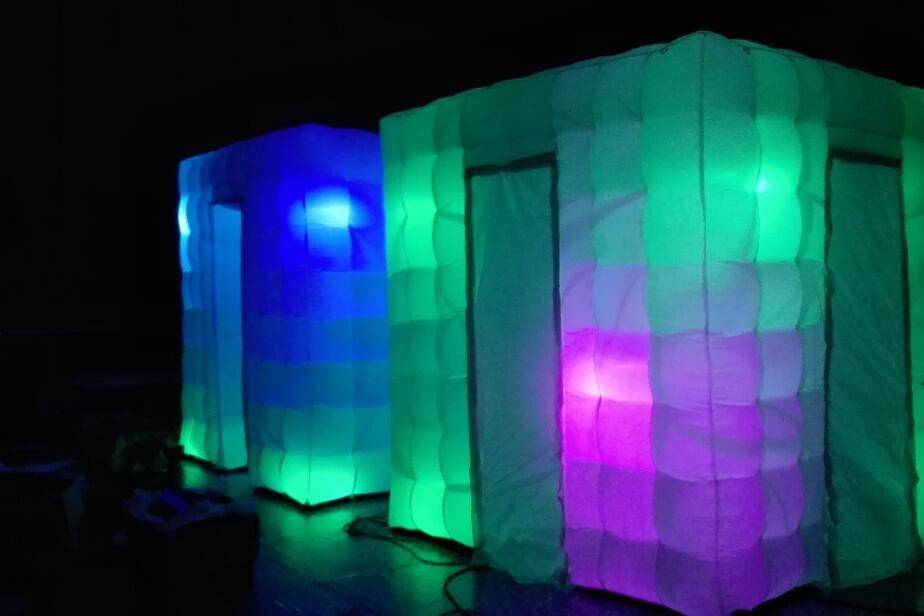 Inflatable booths