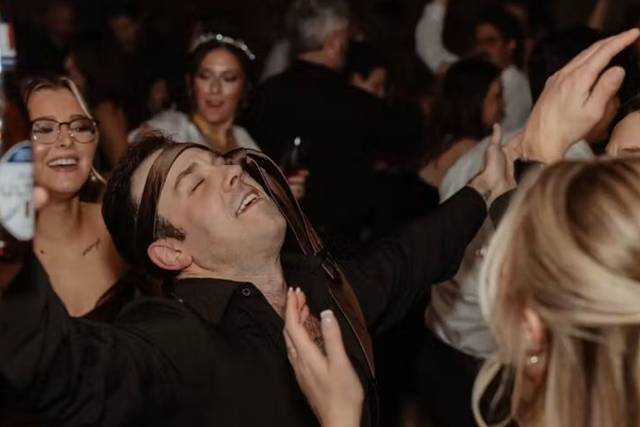 Legendary Weddings