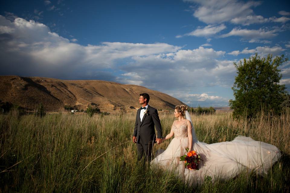 Scenic LBR w/Bride and Groom