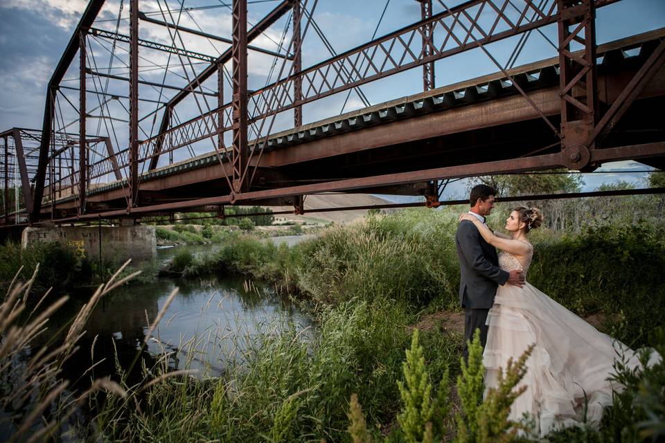 River Bridge w/Bride+Groom