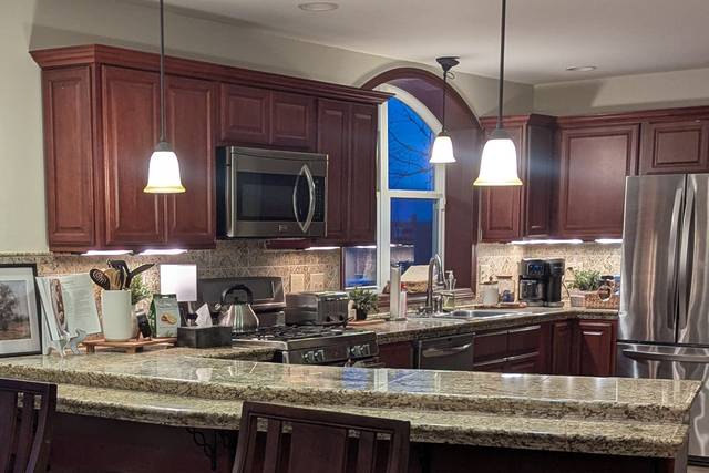 Full Kitchen w/ all amenities