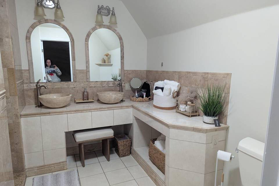 Full Kitchen w/ all amenities