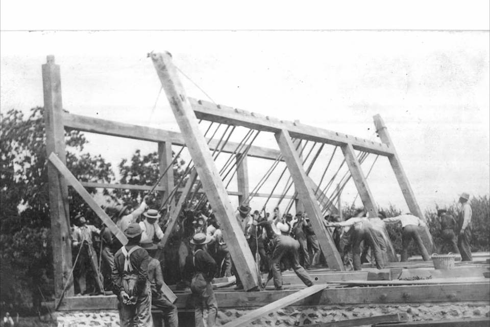 Rush locals raising the beams