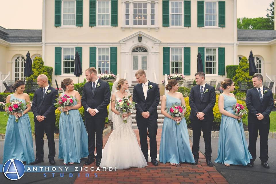 Group photo with the newlyweds