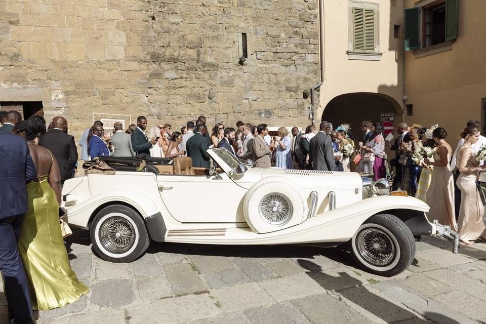 Luxury vintage car for wedding