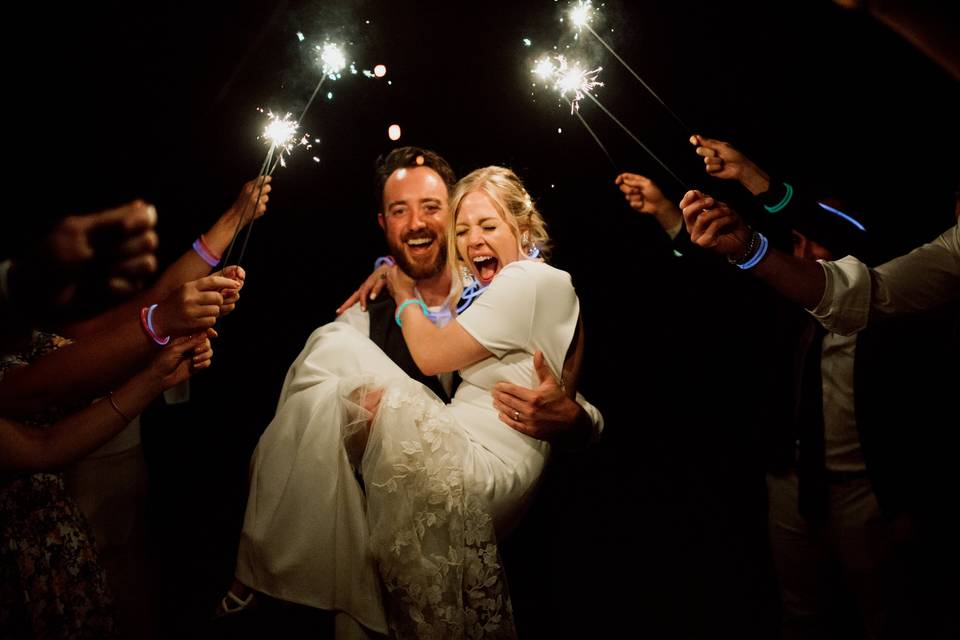 Glow Sticks or Sparklers? - Wedding reception - Forum Weddingwire.ca