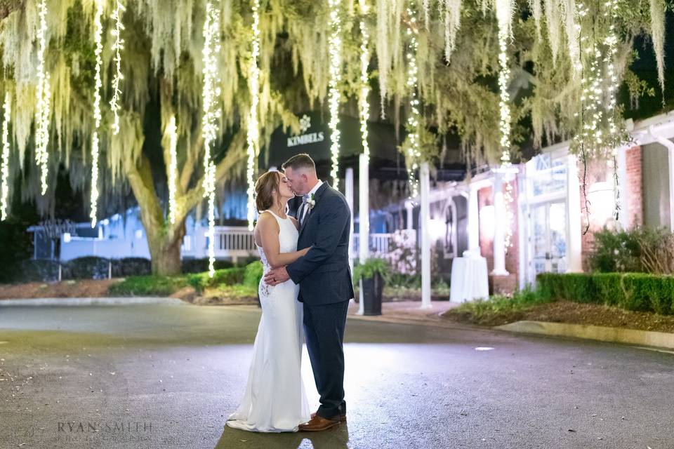 Kiss under hanging lights