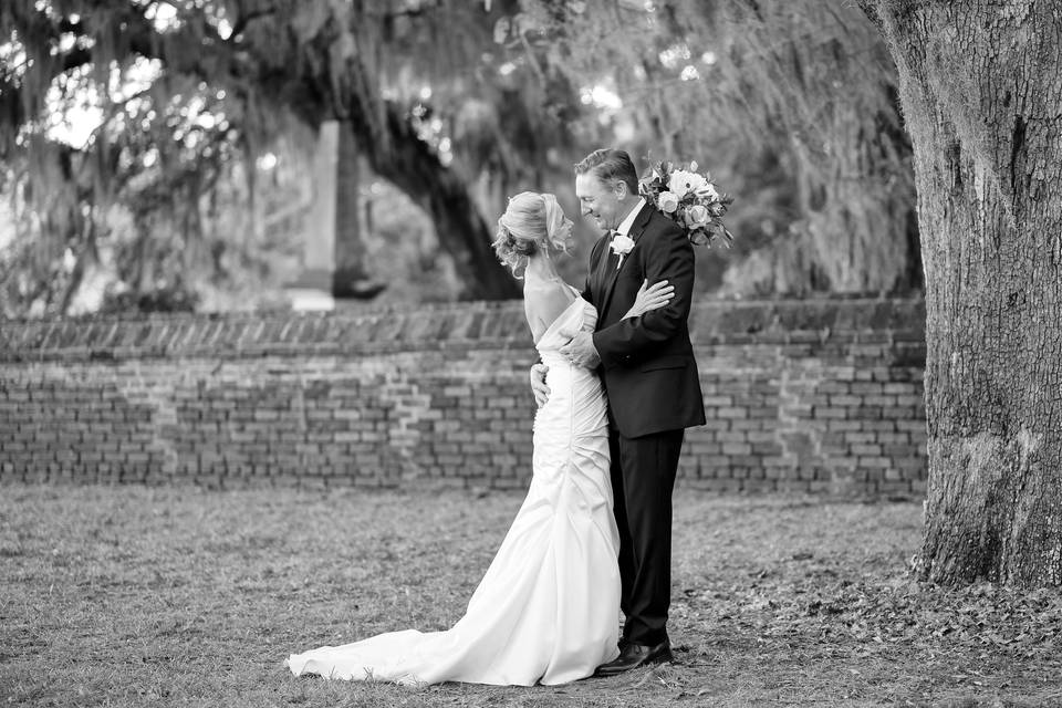 Kiss on the cheek on boardwalk