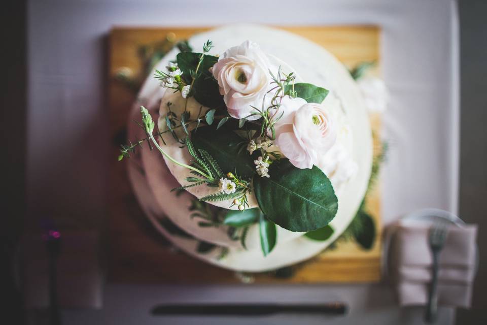 Flower on top the wedding cake