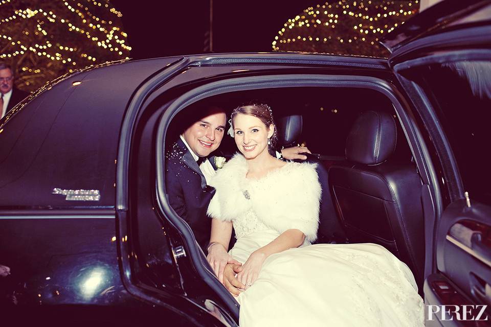 Couple in the bridal car