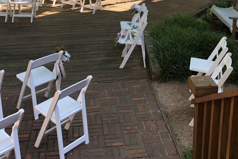 Micro-wedding outside