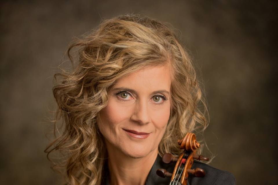 Alison, violinist