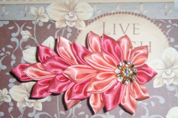 Kanzashi Flower Hair Clip in Peach and Coral Satin Multi-Layer Petals on a French Style Hair Barrette.
DeviledHeadbands, Etsy