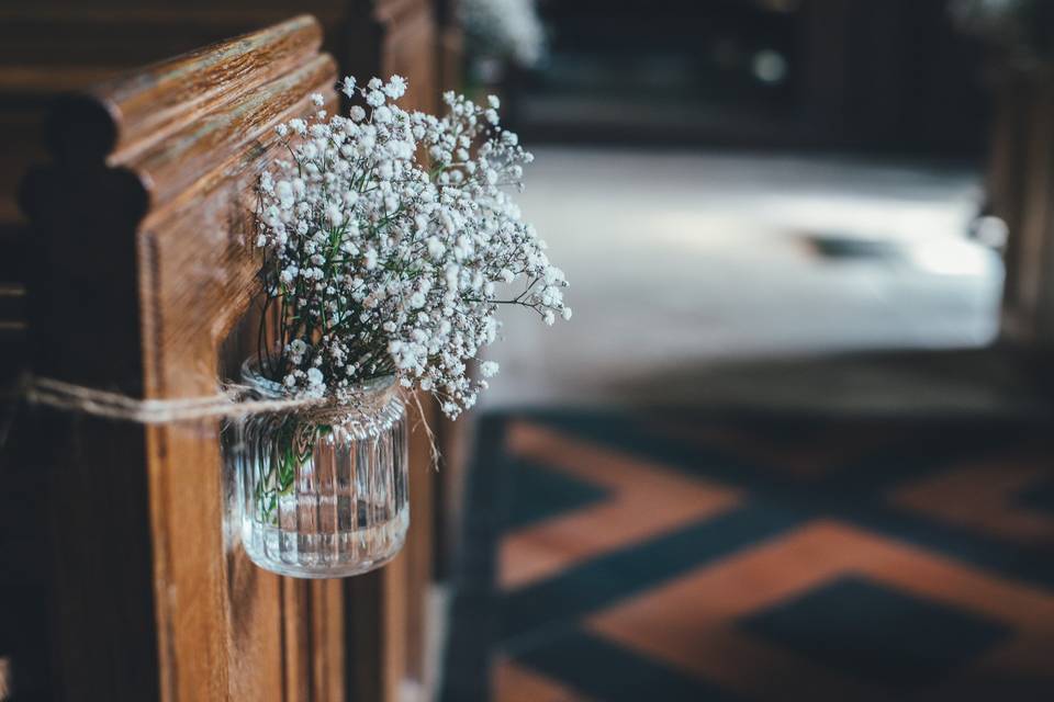 Baby's breath pew decorations