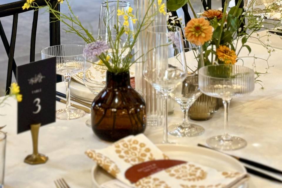 Table arrangement w dancefloor