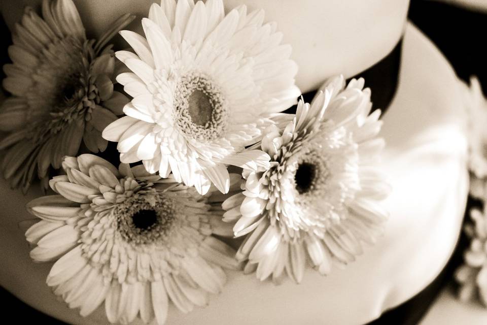 Wedding cake floral decoration