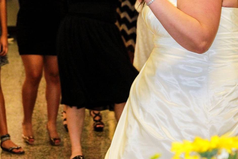 Tossing bouquet tradition