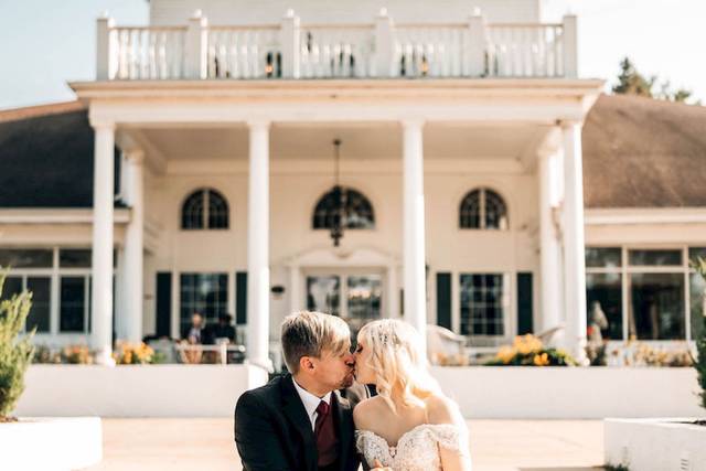 Four Seasons Island Resort