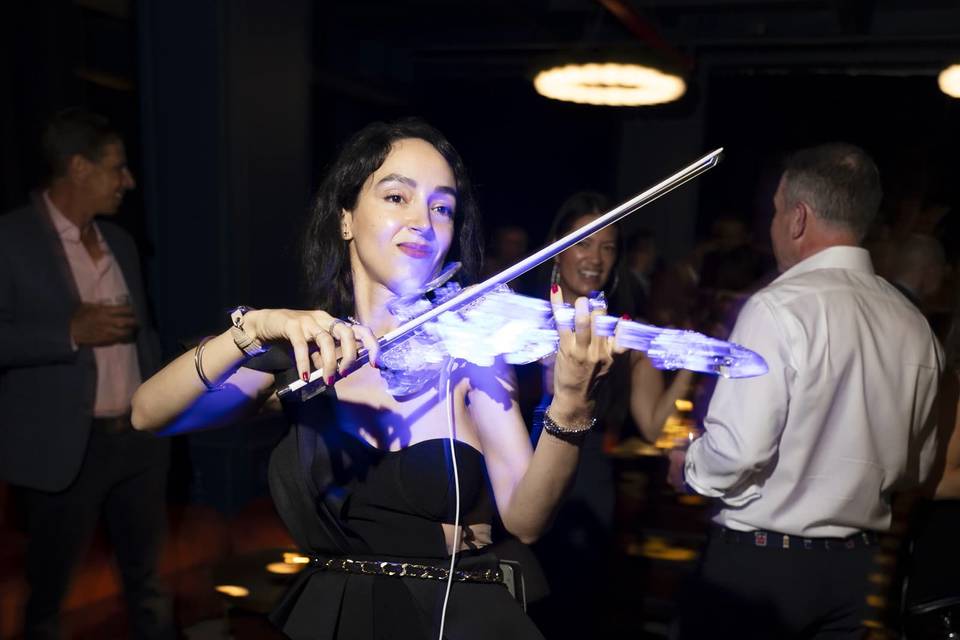 sadie-varius-electric-violinist-new-york-03.jpg
