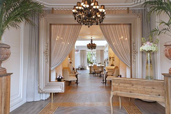 Villa Azur Restaurant & Lounge