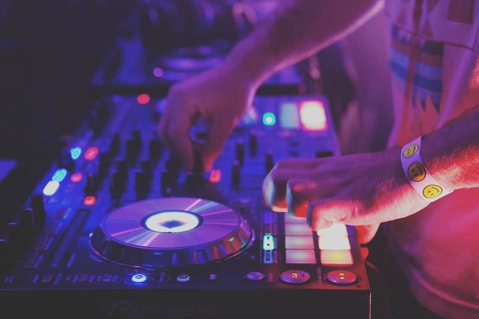 DJ_Board_2000px (1).jpg
