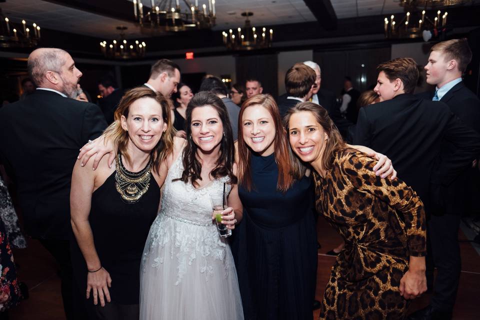 Bride with her guests | Cling & Peck Photography