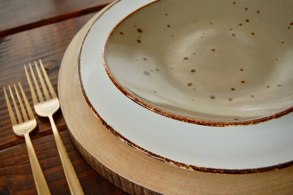 Wood charger, Salt dinner plate, Samba oval salad plate, Velo brushed gold flatware