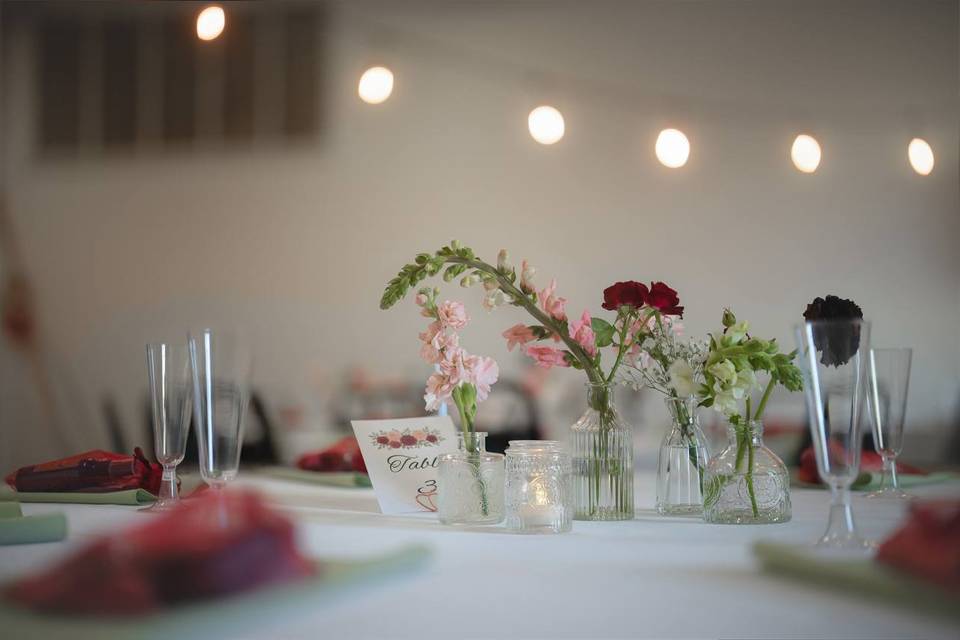 Guest table decor