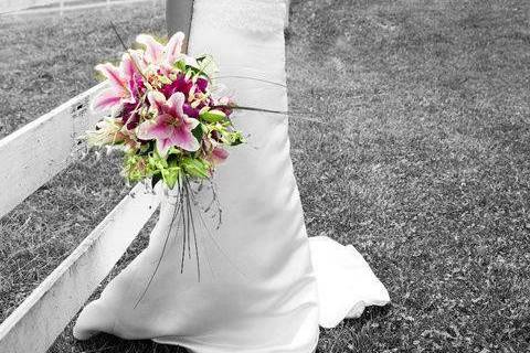 Bridal portrait with bouquet in hand