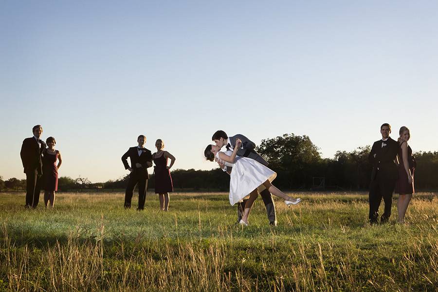 couple kissing