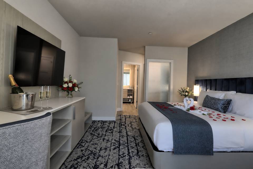 EVEN King Suit Bedroom