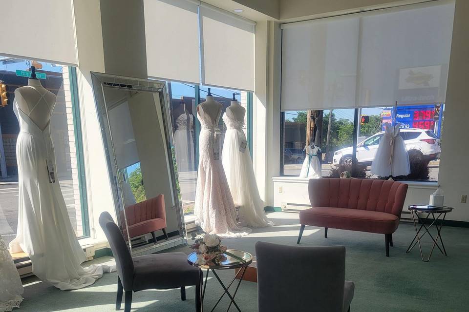 Intimate bridal station