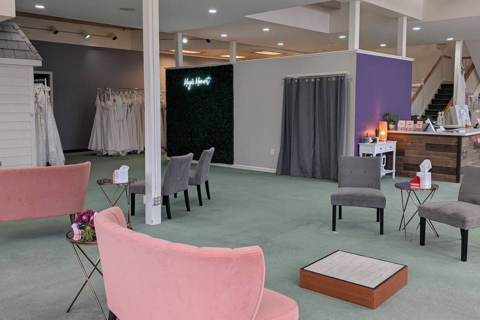 Intimate bridal station