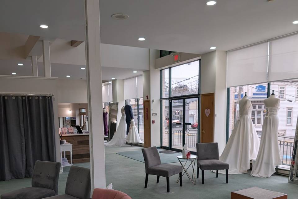 Intimate bridal station