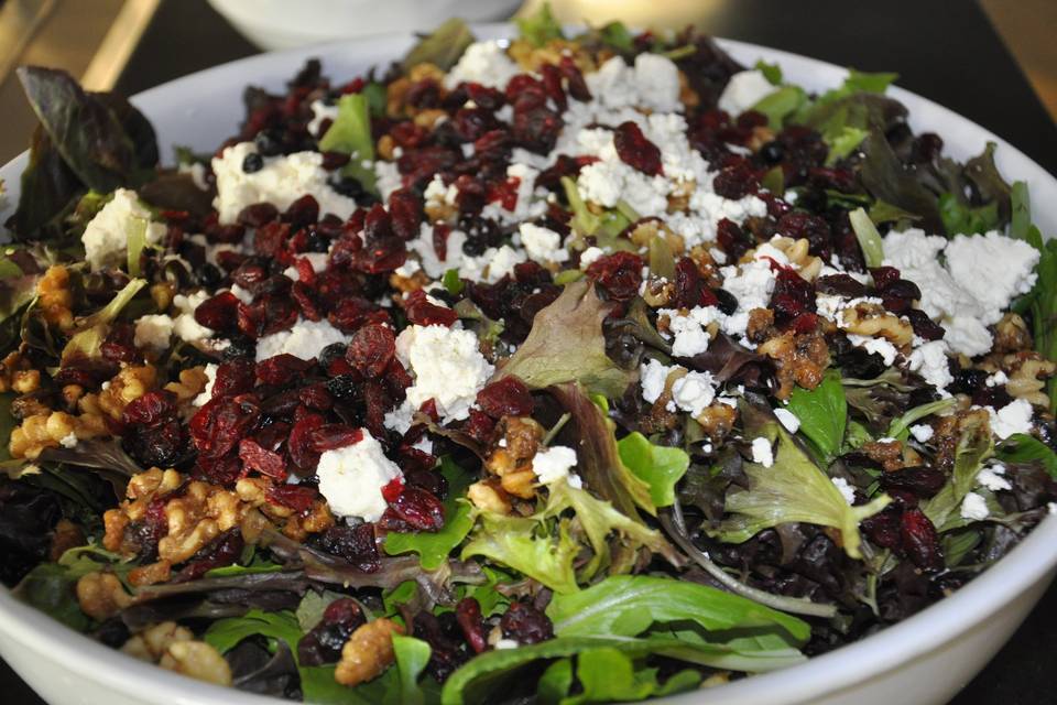 Field greens with goat cheese, dried berries & wlanuts