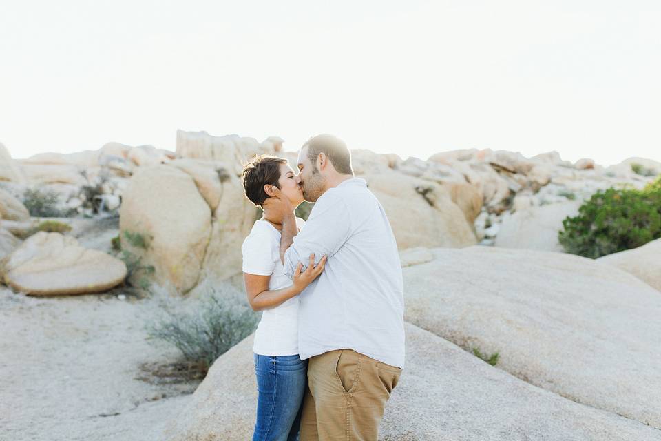 Smiles and kisses - Burlap + Blossom Photography