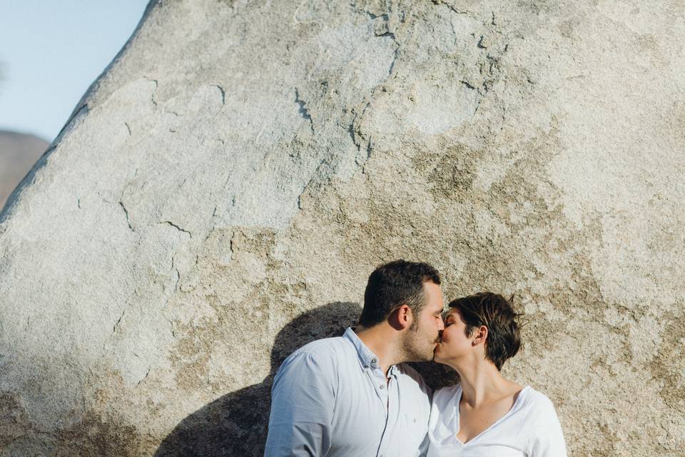 Kissing couple - Burlap + Blossom Photography