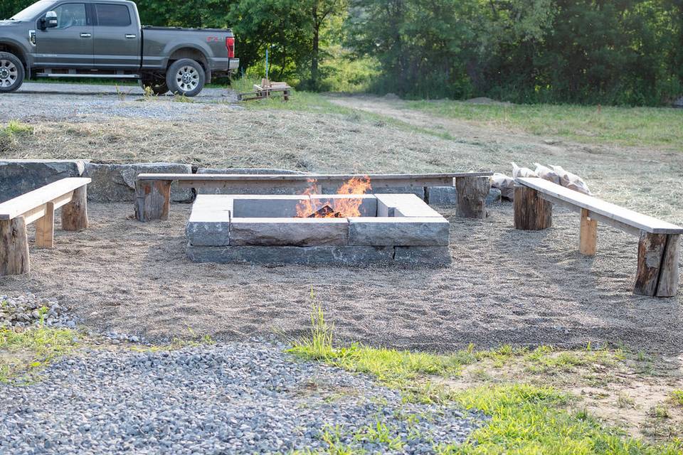 Firepit & parking onsite